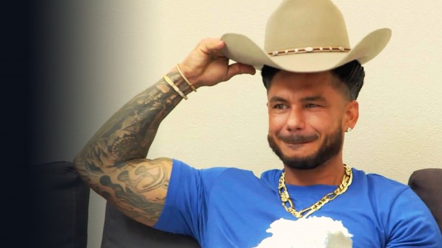 Click to watch 'Messy Mike' (popup) Jersey Shore Family Vacation